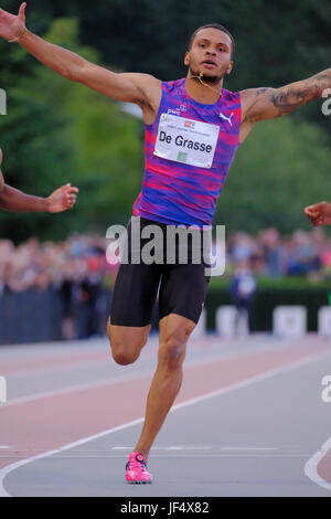 Coquitlam, Britisch-Kolumbien, Kanada. 28. Juni 2017. Andre De Grasse gewann das 100-Meter-Rennen mit einer gebuchten Zeit von 10,17 Sekunden am Mittwoch Abend bei Harry Jerome Track Classic im Percy Perry Stadium. Er nutzte das Rennen als Vorbereitung für den kanadischen Leichtathletik-Meisterschaften, ab nächster Woche in Ottawa und den Weltmeisterschaften in London Anfang August. Joe Ng/Alamy Live-Nachrichten Stockfoto
