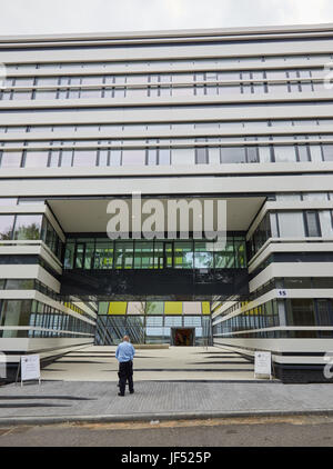 Hamburg, Deutschland. 29. Juni 2017. Bild von dem Eingang zum Zentrum für strukturelle Systems Biology (CSSB), getroffen in Hamburg, Deutschland, 29. Juni 2017. Der Betrieb von Viren, Bakterien und Parasiten ist bei der CSSB erforscht. Foto: Georg Wendt/Dpa/Alamy Live News Stockfoto