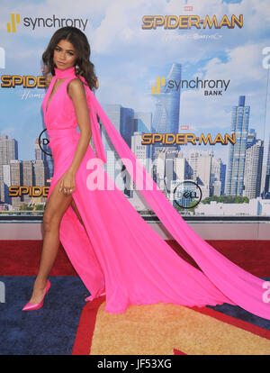 Los Angeles, Kalifornien, USA. 28. Juni 2017. 28. Juni 2017 - Los Angeles, Kalifornien USA - Schauspielerin ZENDAYA an der '' Spider-Mann: Homecoming'' Premiere bei TCl Chinese Theater, Hollywood, CA. Kredit statt: Paul Fenton/ZUMA Draht/Alamy Live News Stockfoto