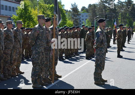 ADAZI, Lettland-Saber Strike auf Adazi Militärbasis, Lettland, 3. Juni 2017 offiziell eröffnet.  Säbel-Strike ist eine US-Army in Europa geführten multinationalen vereinten Kräften-Übung, die jährlich in der baltischen Region auftritt.  Dies ist das siebte Jahr Saber Strike in Kraft ist und 20 Nationen Teilnahme an der Veranstaltung über die Grenzen von Estland, Lettland, Litauen und Polen.  Die Länder in der Übung sind Belgien, Kanada, Kroatien, Dänemark, Estland, Finnland, Frankreich, Deutschland, Italien, Lettland, Litauen, Luxemburg, Niederlande, Norwegen, Polen, Portugal, Slowenien, Slowakei, Vereinigtes Königreich und die Stockfoto