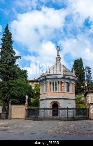 BERGAMO, Lombardei/Italien - 25 Juni: Baptisterium, Santa Maria Maggiore in Bergamo am 25. Juni 2017 Stockfoto