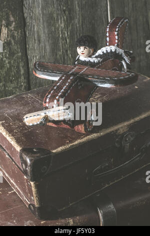 Die Vintage Kinder Spielzeug Holz- flugzeug. Stockfoto