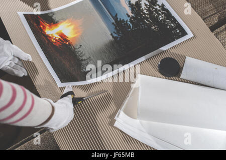 Verpackung der gedruckten Wall Art Bild Stockfoto