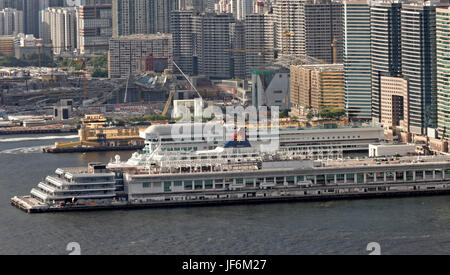 Kreuzfahrt Schiff in den Hafen von Hong Kong, Kowloon Seite Stockfoto