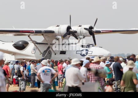 Plain Abfahrten Consolidated PBY Catalina Seaplane am Royal International Air Tattoo, RAF Fairford 2013 Stockfoto