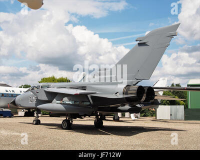 Der PANAVIA Tornado mit der einzigartigen A15-Markierung, die in der Piet Smits-Kollektion präsentiert wird, veranschaulicht die fortschrittlichen technischen und militärischen Fähigkeiten dieses legendären Flugzeugs. Stockfoto
