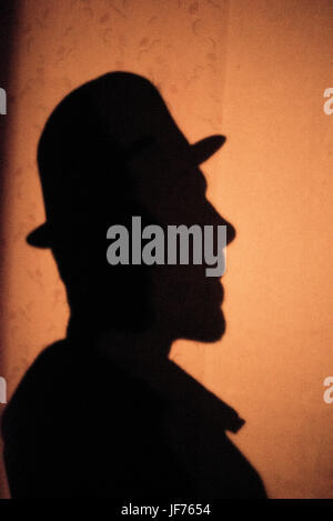 Schatten des Mannes Hut an Wand Stockfoto
