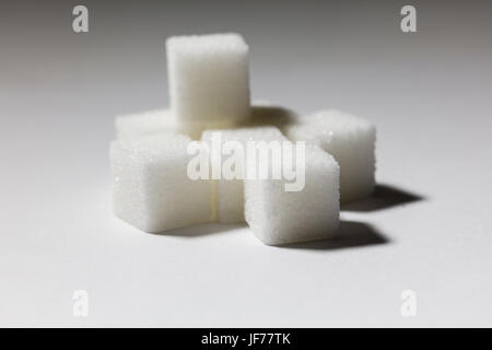 weißer Zuckerwürfel nahe bis Food-Konzept. Stockfoto