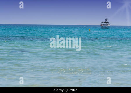 Schönen Meereslandschaft mit Yachtcharter Stockfoto