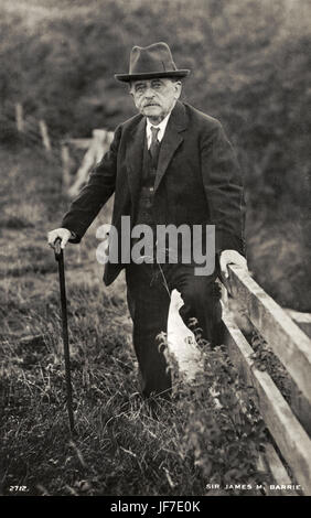 Sir James M Barrie Porträt im Freien. Englischer Dramatiker 1860-1937 Stockfoto