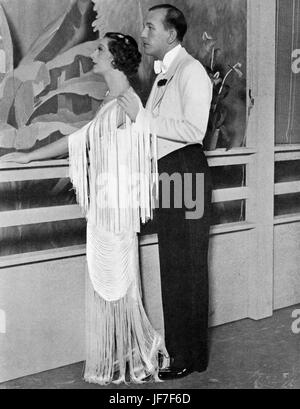 Noel Coward und Gertrude Lawrence in Noel Coward "Wir tanzten", von "Heute Abend um 8.30 Uhr", im Phoenix Theatre, 1936. Noel Coward, englischer Schauspieler, Dramatiker & Komponist: 16. Dezember 1899 – 26. März 1973. Gertrude Lawrence, britische Schauspielerin, 4. Juli 1898 – 6. September 1952. Stockfoto