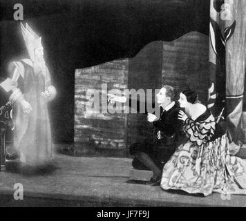 Hamlet - Akt 3, Szene 4. Mit John Gielgud (als Hamlet) und Jessica Tandy (als Ophelia), am neuen Theater (jetzt genannt die Noel Coward Theatre) London 1935. Geschrieben von William Shakespeare.  Königin: Worauf achten Sie? Hamlet: auf ihn, auf ihn! Stockfoto