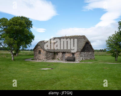 Leanach Cottage im Culloden Schlachtfeld in der Nähe von Inverness, Schottland, Großbritannien. Stockfoto