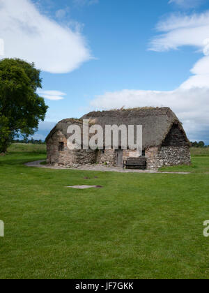 Leanach Cottage im Culloden Schlachtfeld in der Nähe von Inverness, Schottland, Großbritannien. Stockfoto