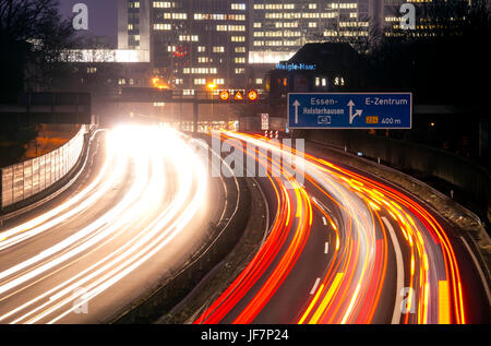 Rush Hour, Autobahn A40, Essen, Nordrhein-Westfalen, Deutschland, Europa, Berufsverkehr, Autobahn A40, Essen, Nordrhein-Westfalen, Deutschland, Europa Stockfoto