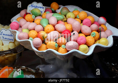 Bonbons in einem Schaufenster, Florenz, Italien Stockfoto