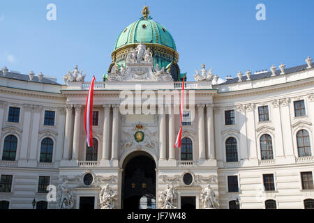 Wien, Österreich - 29. April 2017: Berühmte Eingang von der Hofburg in Wien. Es war der wichtigsten Winterresidenz der Habsburger, derzeit als der Wohnsitz des Bundespräsidenten Stockfoto