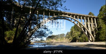 Frederick W. Panhorst Brücke, mehr allgemein bekannt als die russische Gulch Brücke in Mendocino vom 29. April 2017, Kalifornien USA Stockfoto