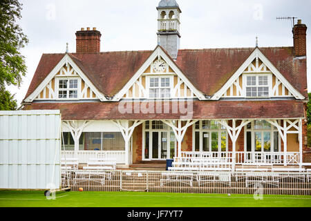 Gesamtansicht des Cricket-Pavillons in Oxford University Parks. Stockfoto