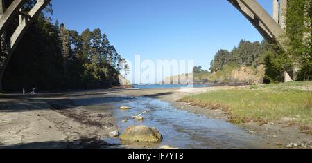 Frederick W. Panhorst Brücke, mehr allgemein bekannt als die russische Gulch Brücke in Mendocino vom 29. April 2017, Kalifornien USA Stockfoto