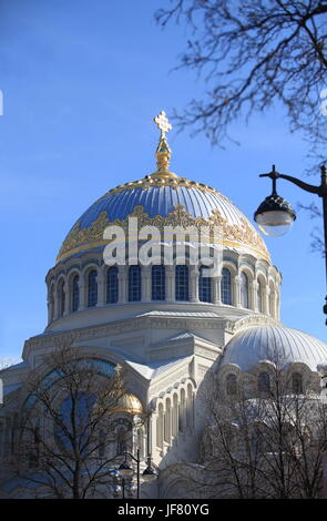 Fragment der Marine Kathedrale St. Nikolauskirche, ein Denkmal für die Toten Seeleute je. Kronstadt, gebaut im Jahre 1913 von dem Architekten Wassili Kosyako Stockfoto