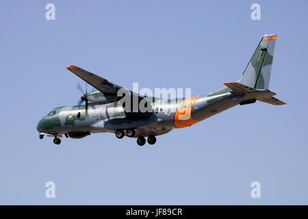 Brasilianische Luftwaffe CASA C-105 Amazonas (295) [6550] Finale am Start-und Landebahn 31. Neue Maschine, die auf dem Display auf der Paris Airshow wenige Tage zuvor war Stockfoto