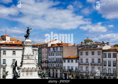 Estatua Infante D'Henrique (auch bekannt als die Statue von Prinz Heinrich der Seefahrer) - Porto, Portugal. Stockfoto