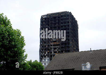 Eine Nahaufnahme von Grenfell Turm nach dem Brand Stockfoto