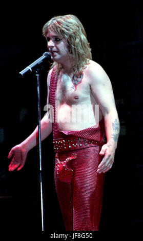 NEW YORK CITY, NY APRIL 1982: Ozzy Ozbourne führt im Madison Square Garden auf dem Tagebuch einer verrückten Mann-Tour. Bildnachweis: mpi04/MediaPunch Stockfoto