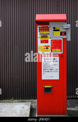 Rot, japanische Parkautomat. Bezahlung und display Stockfoto