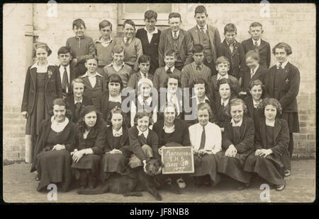 Klasse 1B Foto der Katoomba Public School von 1937, eine nostalgische Darstellung der Bildung in New South Wales. Stockfoto