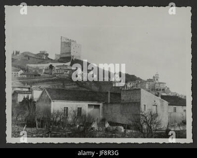 Eine malerische Aussicht vom alten Eisenbahnweg, der jetzt in einen Boulevard verwandelt wurde, zeigt die Entwicklung des städtischen Raums. Stockfoto