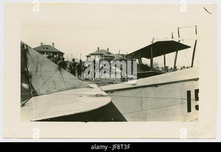 [Curtiss JN-4 "Jenny" Flugzeuge von Kelly Field am Camp Travis] 31771321474 o Stockfoto