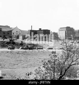 Das Halifax Metro Centre, ein Wahrzeichen in Nova Scotia, zeugt sowohl von modernen Sportstätten als auch von historischer Architektur. Entdecken Sie seine reiche Geschichte und Entwicklung, von alten Zeichnungen und architektonischen Archiven bis hin zu seinem heutigen Ort als Drehscheibe für Stadterneuerung und Sport in Halifax. Stockfoto