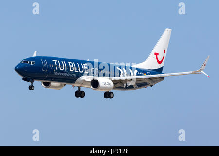 TUIfly Boeing 737 - 8K 5 [D-ATUD] in einem anderen Sonderlackierung für TUIfly. Stockfoto