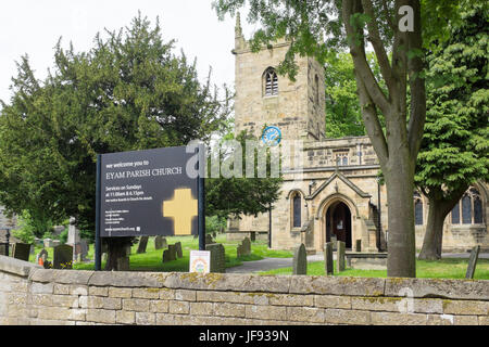 Eyam Parish Church in dem Dorf Eyam in Derbyshire Peak District Stockfoto