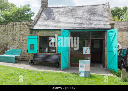 Die Markthalle in das Dorf Eyam in Derbyshire Peak District beherbergt nun das touristische Informationszentrum Stockfoto