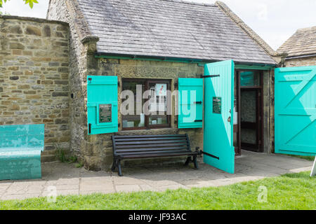 Die Markthalle in das Dorf Eyam in Derbyshire Peak District beherbergt nun das touristische Informationszentrum Stockfoto