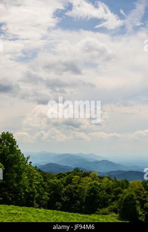 Mittag Bergblick im Shenandoah-Nationalpark, Virginia. Stockfoto