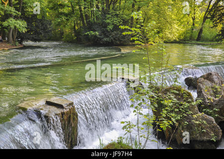 Bach in München, Eisbach, Deutschland Stockfoto