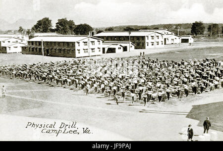 Physical Drill, Camp Lee, Va: Ein historisches Foto, das Soldaten zeigt, die während des Ersten Weltkriegs in Camp Lee körperlich geübt wurden Stockfoto