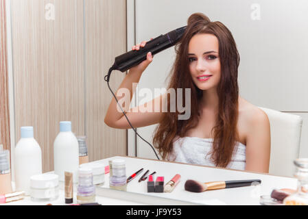 Frau, die immer bereit für die party Stockfoto