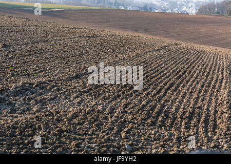 Frisch gepflügten Feldes in Deutschland. Stockfoto