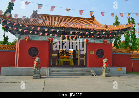 Geben Sie zum chinesischen buddhistischen Tempel in Lumbini, Nepal - Geburtsort von Buddha. Stockfoto
