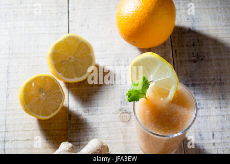 Frische Limonade mit Ingwer Stockfoto