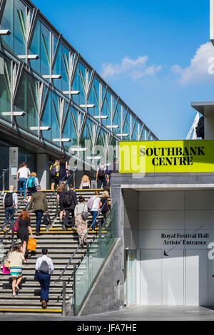 Southbank Centre ist eine weltbekannte Kunst am Südufer der Themse, London, England, Vereinigtes Königreich Stockfoto