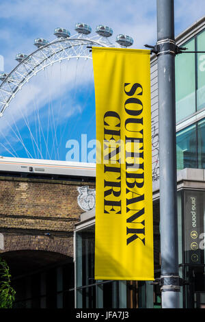 Southbank Centre ist eine weltbekannte Kunst am Südufer der Themse, London, England, Vereinigtes Königreich Stockfoto