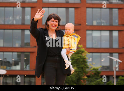 Manchester, UK. 29. Juni 2017. "Grace hat verabschiedete sich von ihrem Vater", Manchester Piccadilly Gardens 29. Juni 2017 (C) Barbara Koch/Alamy Live News Bildnachweis: Barbara Koch/Alamy Live News Stockfoto