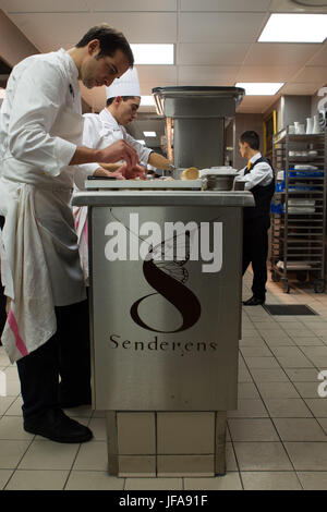 Senderens Restaurant war Alain Senderens (2. Dezember 1939 – 25. Juni 2017), ein führender französischer Koch und Praktiker der Nouvelle Cuisine. Le Figaro, die ihn als der Erfinder von Essen und Wein-Paarungen gutgeschrieben. Stockfoto