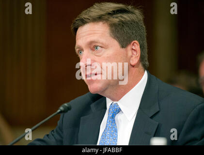 Washington, uns. 27. Juni 2017. Jay Clayton, Chairman, United States Securities And Exchange Commission bezeugt vor uns Senate Committee on Mittel Unterausschusses über Finanzdienstleistungen und gesamtstaatliche Anhörung vorgeschlagenen Haushaltsansätze und Rechtfertigung für das Geschäftsjahr 2018 für die SEC und CFTC auf dem Capitol Hill in Washington, DC auf Dienstag, 27. Juni 2017 zu prüfen. Bildnachweis: Ron Sachs/CNP - NO-Draht-SERVICE - Foto: Ron Sachs/Consolidated/Dpa/Alamy Live News Stockfoto